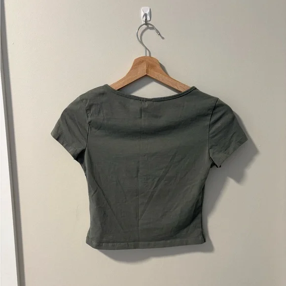 H&M Cropped Tee - Picture 2 of 2